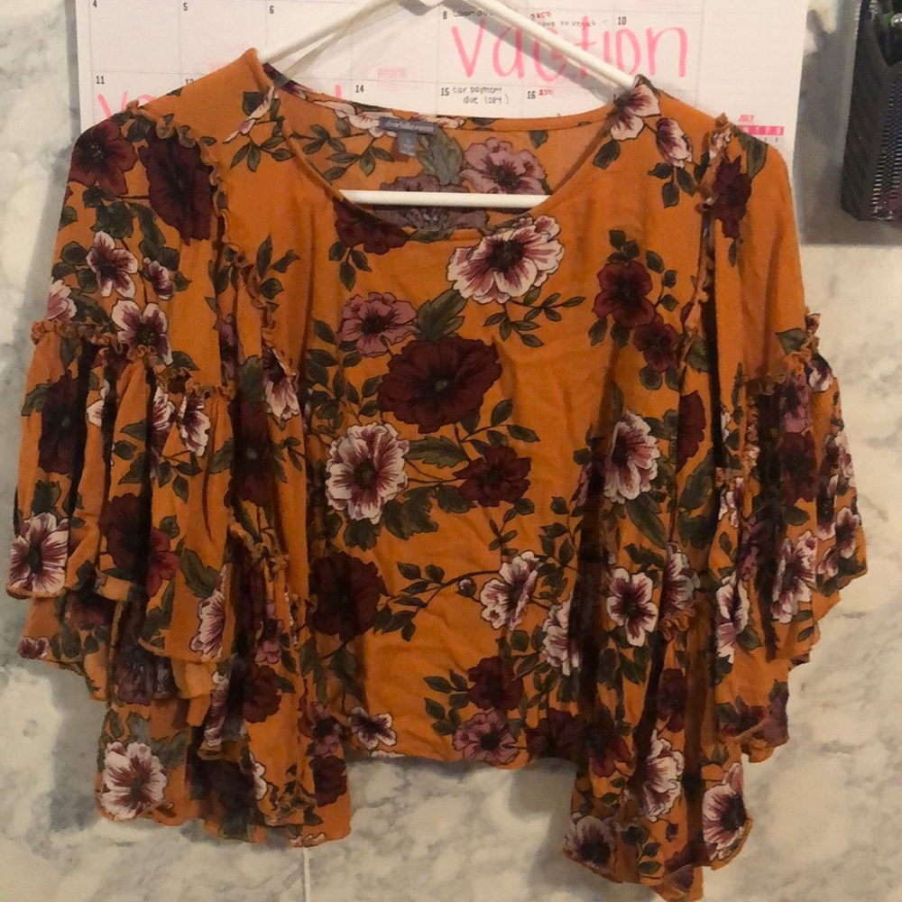 Flowy arm mid length crop top